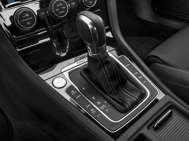 2017 Volkswagen Golf R 4-Door w/DCC & Navigation (M6)